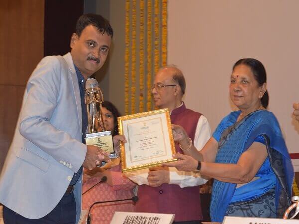Reclaim-Rubber-Exporter-Award by CM-Gujarat